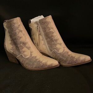 Free People Colo Opal Western Ankle Leather Boots. NWT